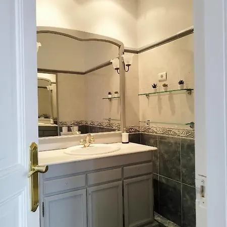 Апартаменты Railway By Staynnapartments *